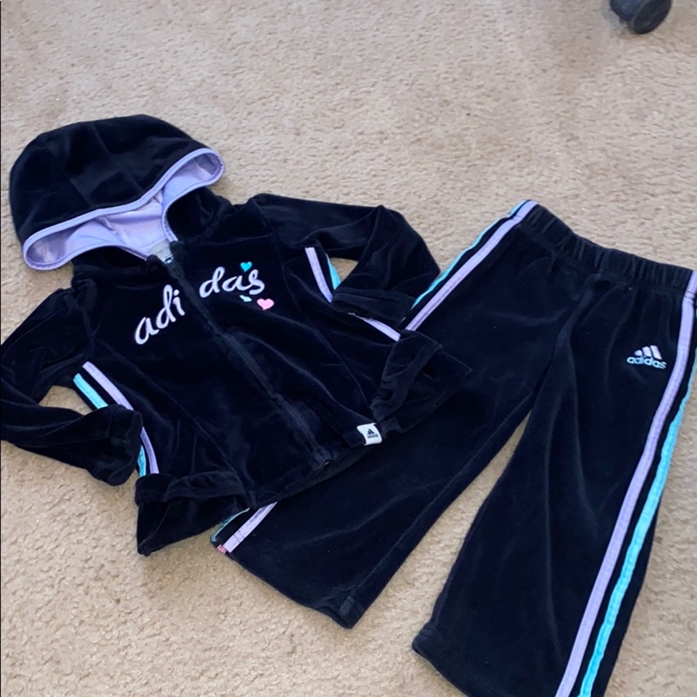 🔥2 hr price drop 2T Adidas Velour tracksuit